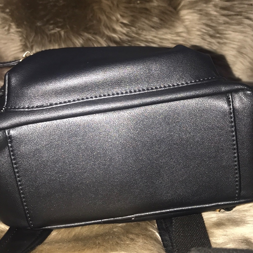 Backpack - Picture 4 of 7